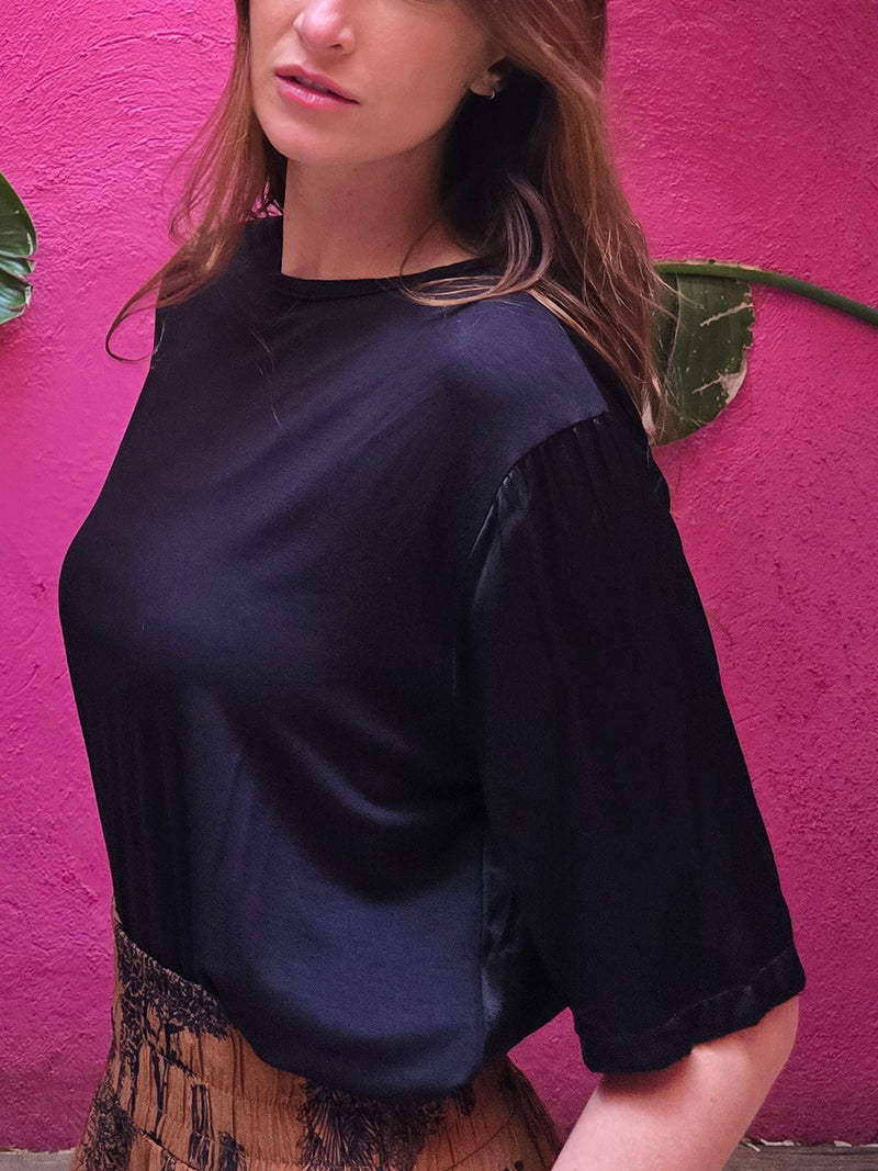 OPEN SILKY TEE